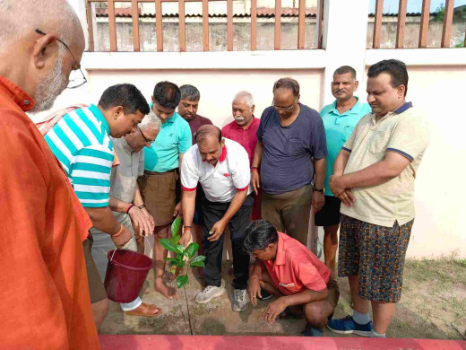 महंथ अवैद्यनाथ जी की पुण्यतिथि पर पर्यावरण भारती द्वारा वृक्षारोपण